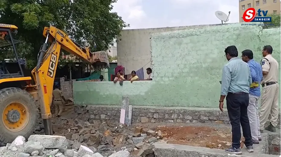 గాజులరామారంలో అక్రమ కట్టడాల కూల్చివేత.. ప్రభుత్వ భూముల పరిరక్షణే లక్ష్యంగా చర్యలు!